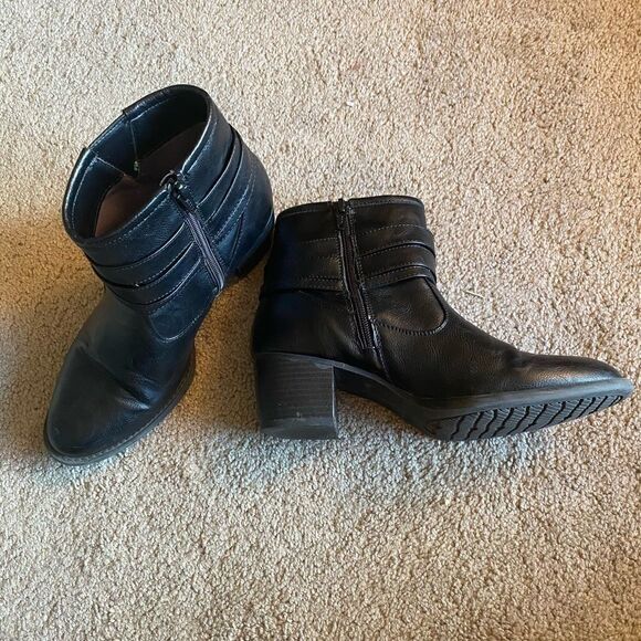 White Mountain, black ankle booties, size 7.5 - Picture 1 of 9